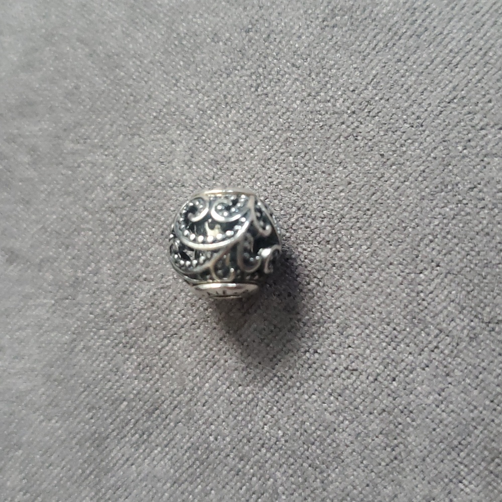 Pandora Essence Freedom Charm